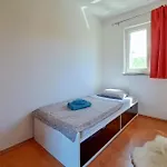 Pet Friendly In With Kitchen