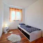 Pet Friendly In With Kitchen