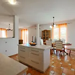 Ferienhaus Pet Friendly In With Kitchen Pula