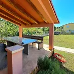 Pet Friendly In With Kitchen Pula