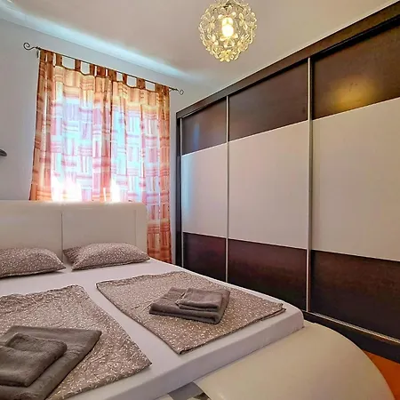 別荘 Awesome Home In Pula With Wifi *
