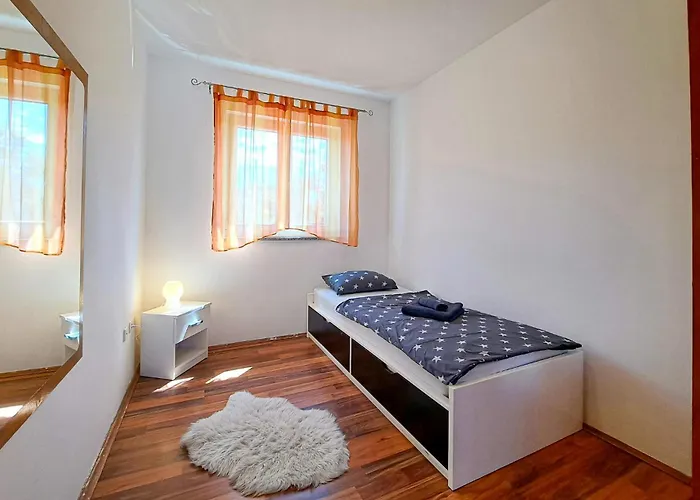 Pet Friendly In With Kitchen