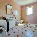 4 Bedroom Lovely In * Pula
