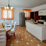 4 Bedroom Lovely In Casa de Férias *
