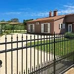 4 Bedroom Lovely In Pula