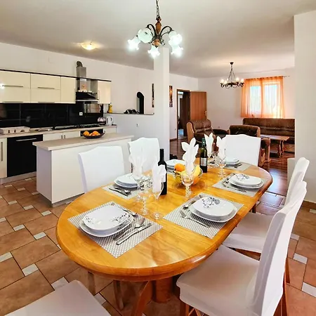 Awesome Home In Pula With Wifi * Pula