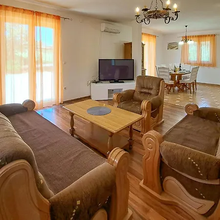 Awesome Home In Pula With Wifi Vikendica Pula