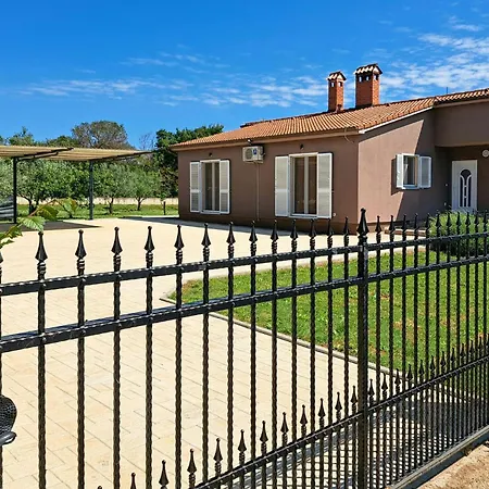 Awesome Home In Pula With Wifi Pula